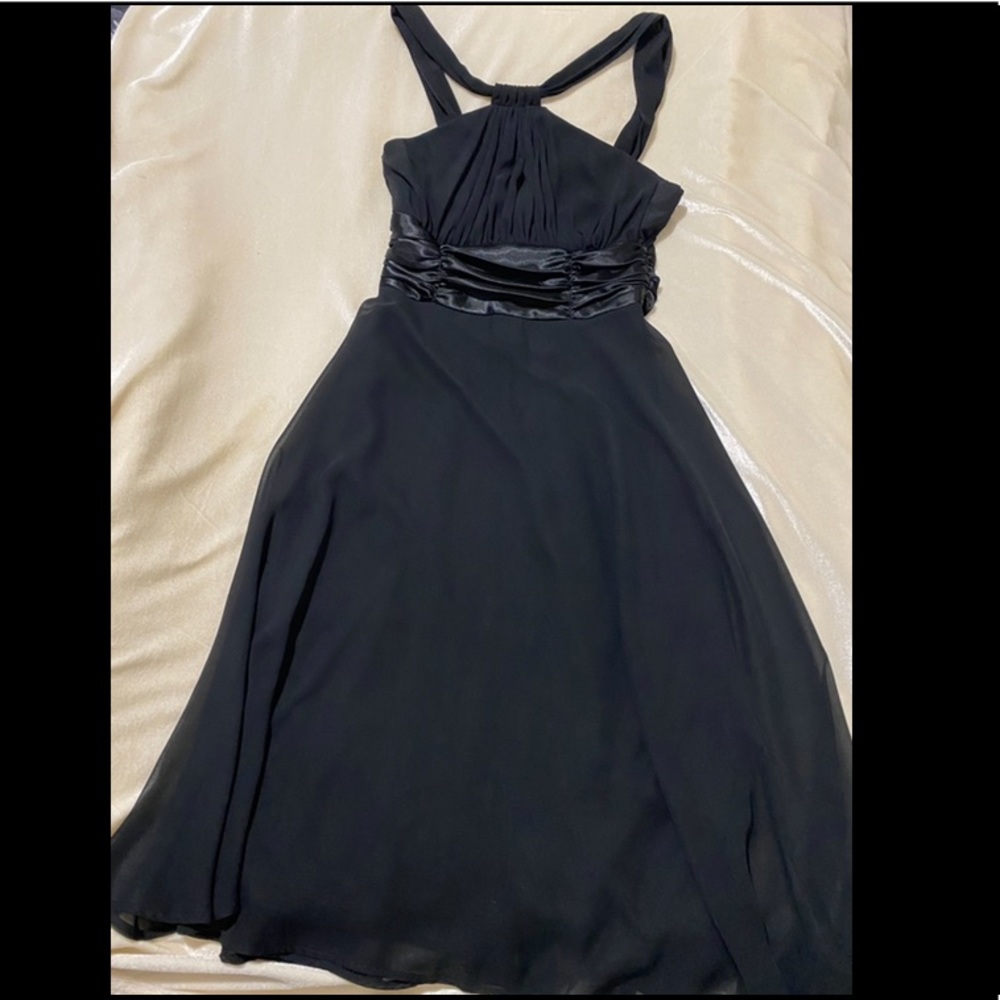 Black Sleeveless Midi Dress